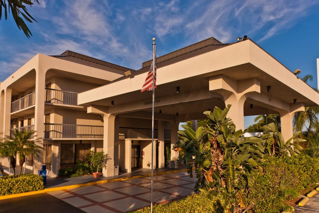 Quality Inn Palm Beach International Airport Уэст-Палм-Бич Экстерьер фото