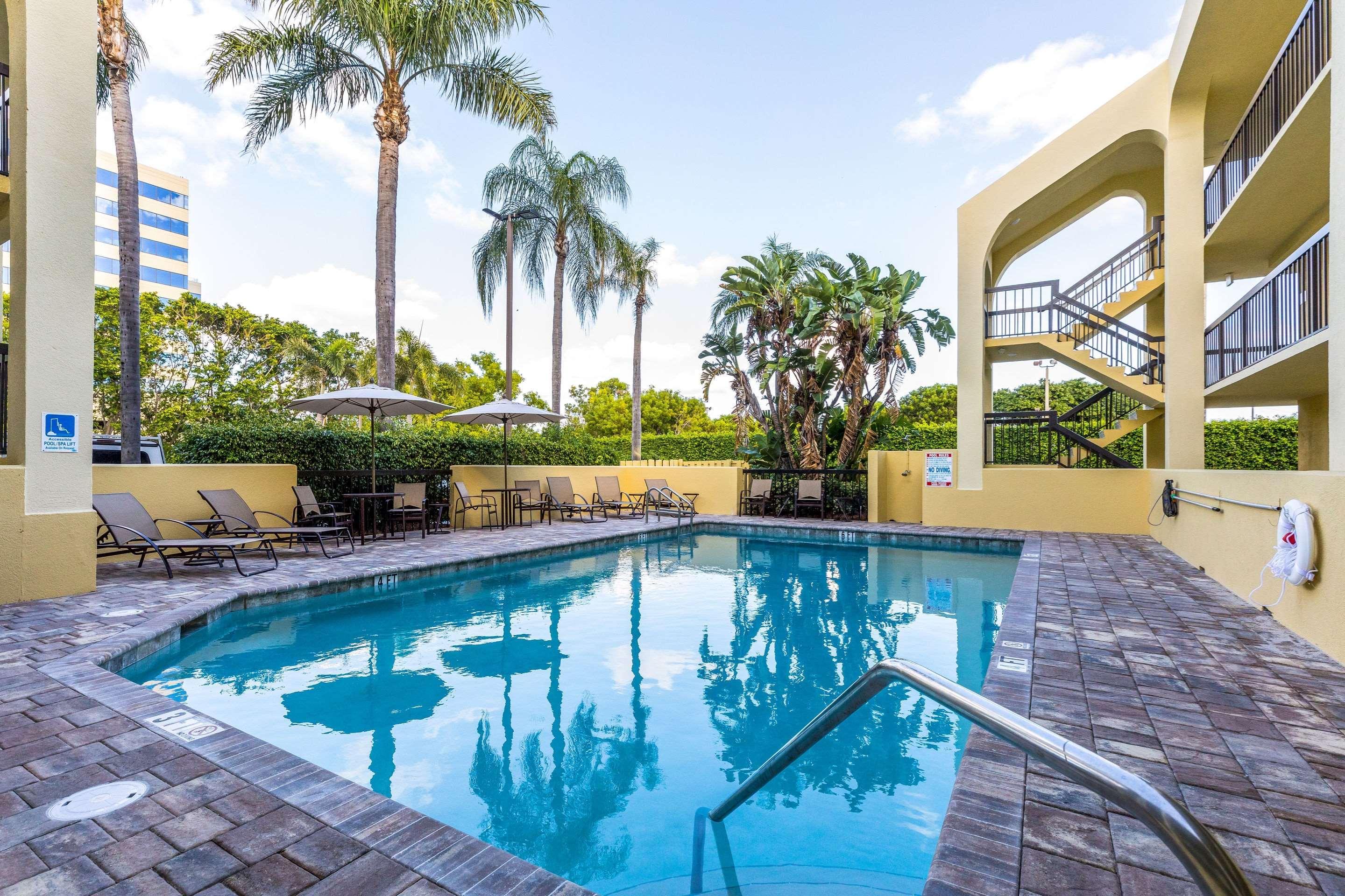 Quality Inn Palm Beach International Airport Уэст-Палм-Бич Экстерьер фото