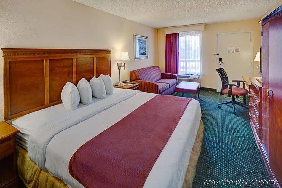 Quality Inn Palm Beach International Airport Уэст-Палм-Бич Экстерьер фото