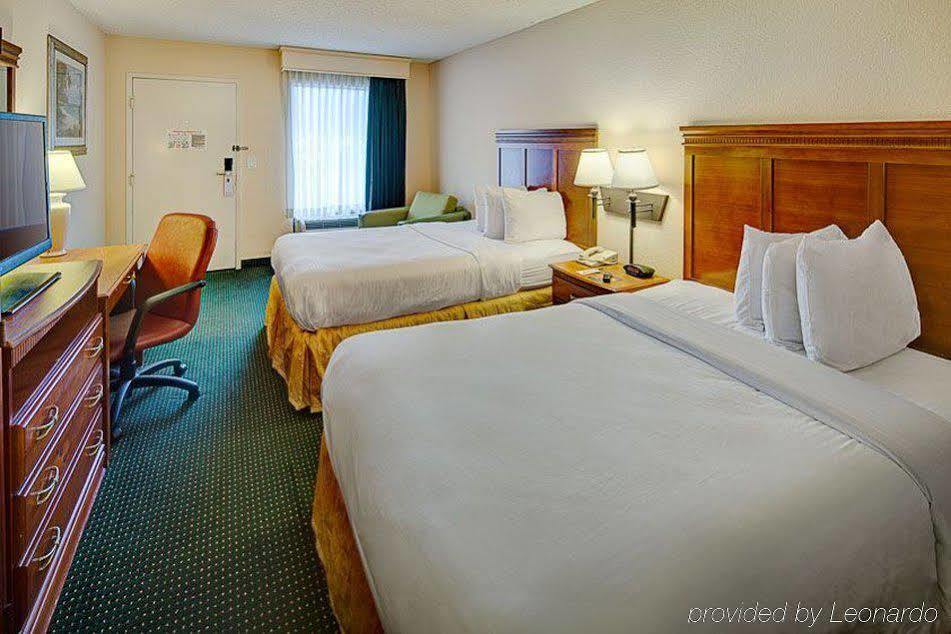 Quality Inn Palm Beach International Airport Уэст-Палм-Бич Экстерьер фото