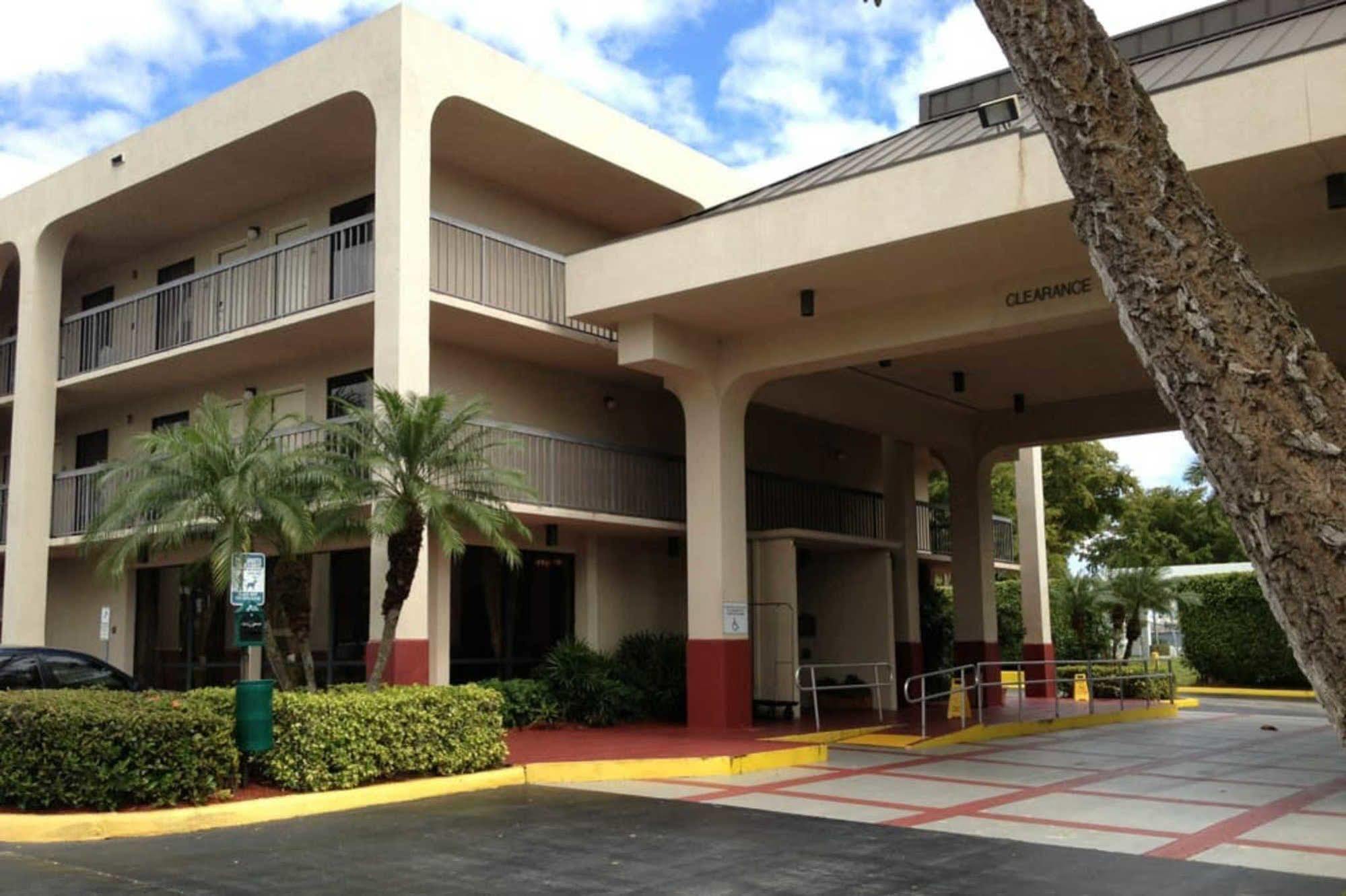 Quality Inn Palm Beach International Airport Уэст-Палм-Бич Экстерьер фото