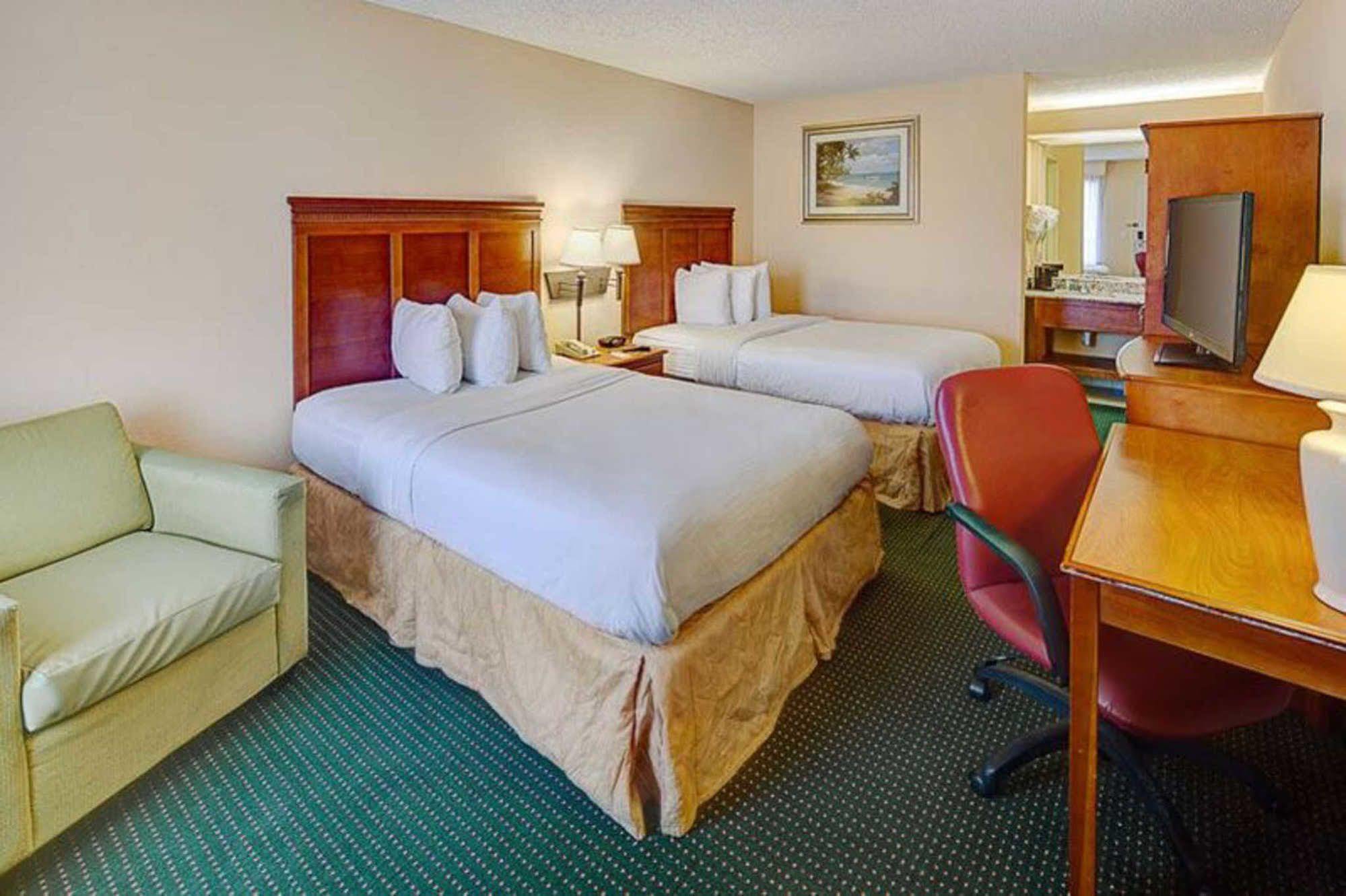 Quality Inn Palm Beach International Airport Уэст-Палм-Бич Экстерьер фото