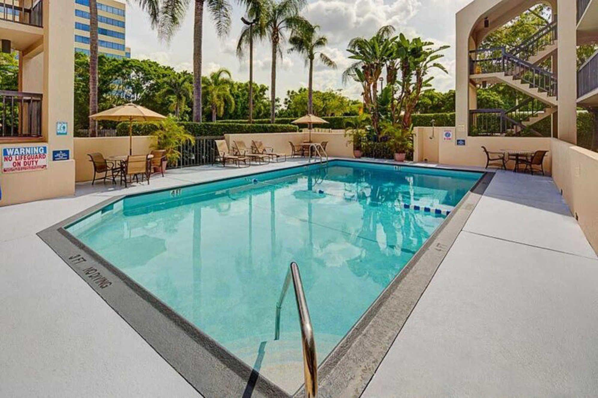 Quality Inn Palm Beach International Airport Уэст-Палм-Бич Экстерьер фото
