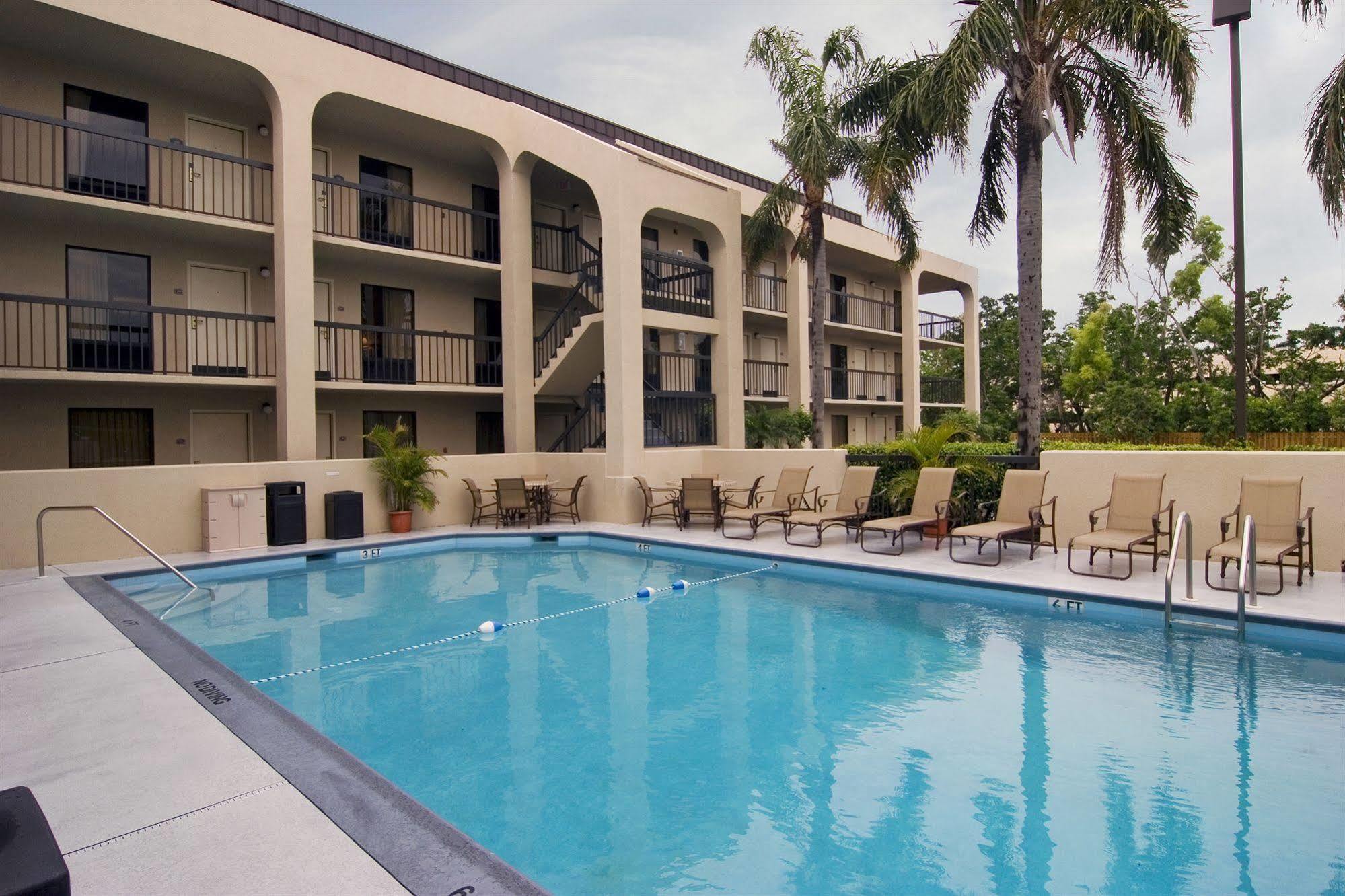 Quality Inn Palm Beach International Airport Уэст-Палм-Бич Удобства фото